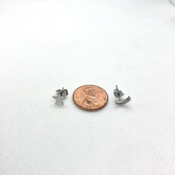 𝅺MISMATCHED Moon and Star Stainless Steel Earrings - Picture 7 of 8